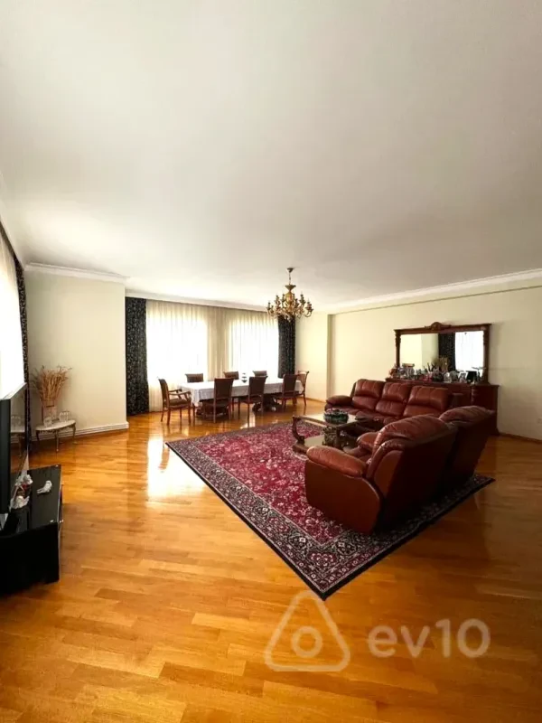 Satılır 4 otaqlı yeni tikili 190 m²