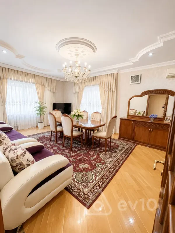 Kirayə verilir 3 otaqlı yeni tikili 145 m²