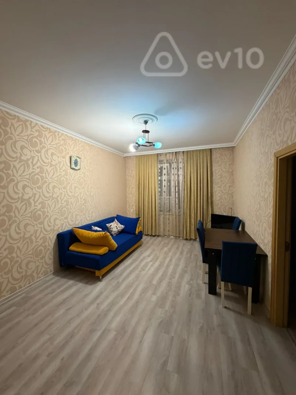 Kirayə verilir 2 otaqlı köhnə tikili 60 m²