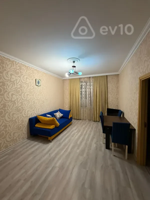 Kirayə verilir 2 otaqlı köhnə tikili 60 m²