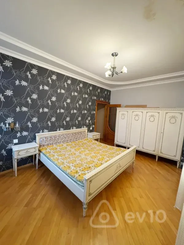Kirayə verilir 2 otaqlı yeni tikili 80 m²