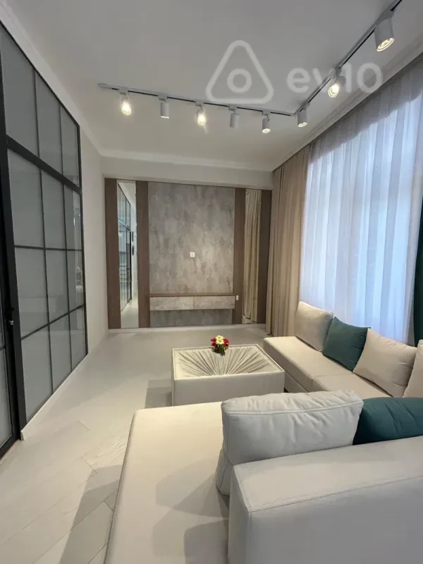 Kirayə verilir 2 otaqlı yeni tikili 52 m²