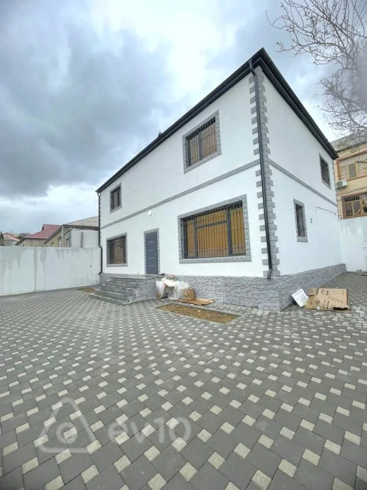 Kirayə verilir 5 otaqlı həyət evi 300 m²