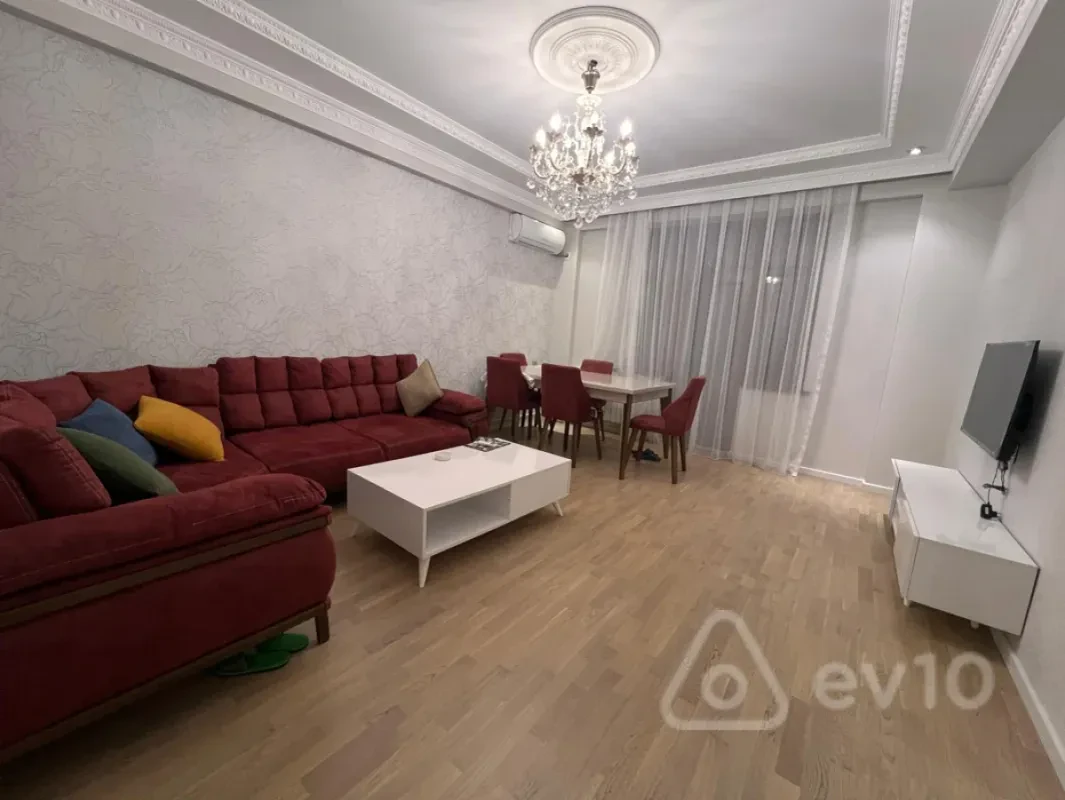 Kirayə verilir 2 otaqlı yeni tikili 70 m²