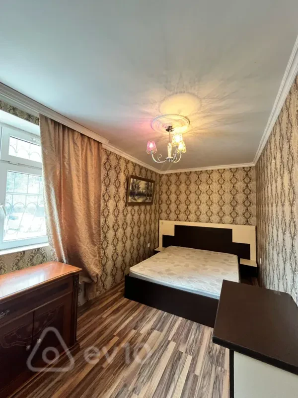 Kirayə verilir 3 otaqlı köhnə tikili 98 m²