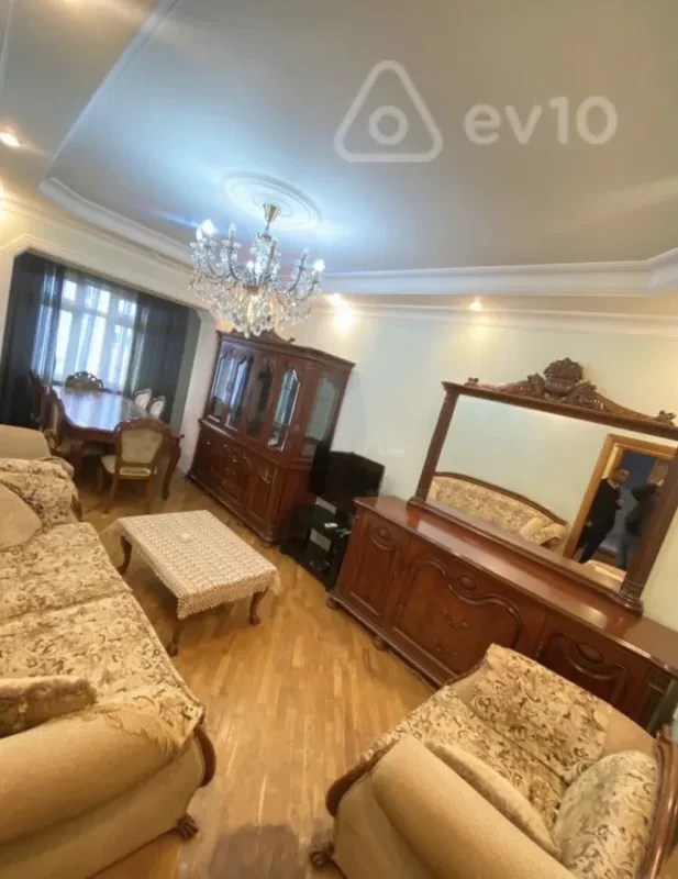 Kirayə verilir 3 otaqlı köhnə tikili 100 m²