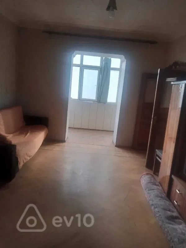 Kirayə verilir 2 otaqlı köhnə tikili 50 m²