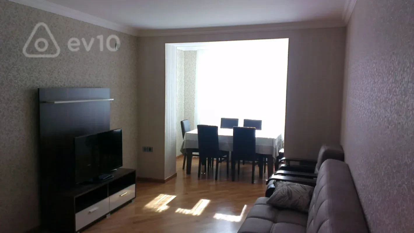 Satılır 3 otaqlı köhnə tikili 75 m²