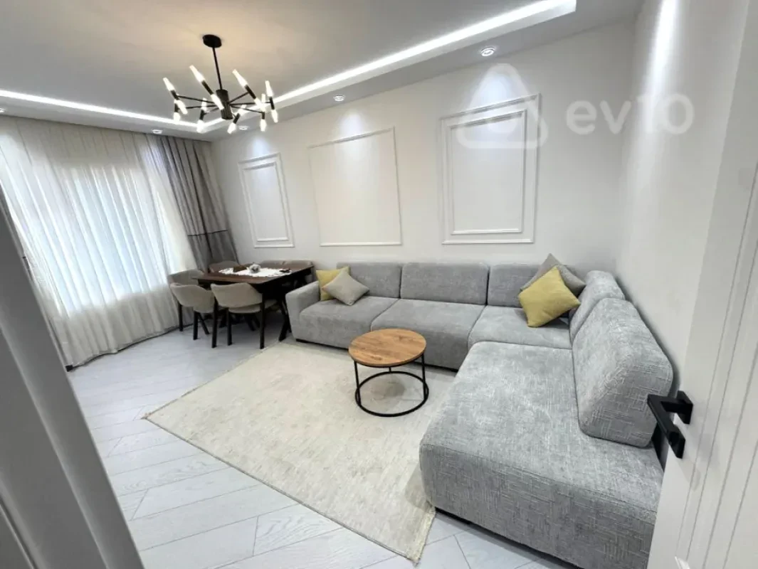 Satılır 2 otaqlı köhnə tikili 65 m²