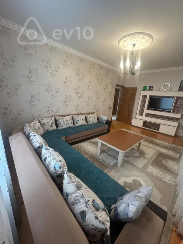 Satılır 6 otaqlı həyət evi 220 m²