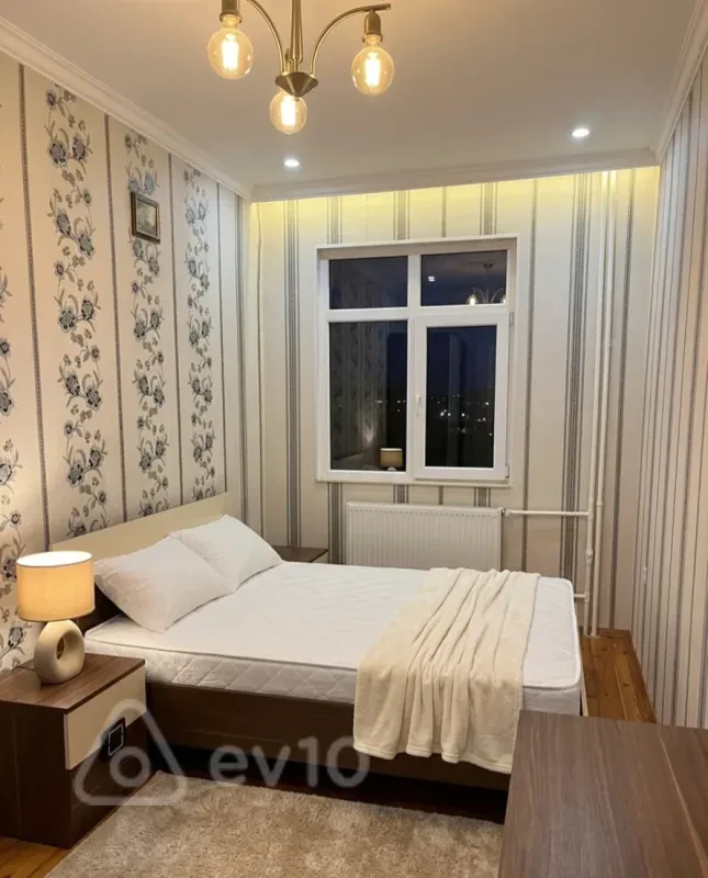 Kirayə verilir 2 otaqlı köhnə tikili 60 m²