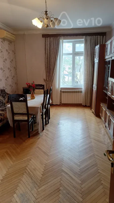 Satılır 2 otaqlı köhnə tikili 57 m²