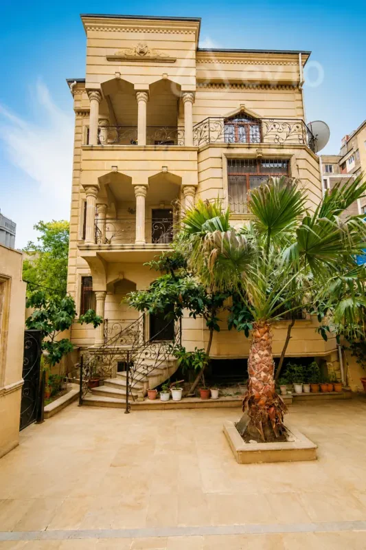Kirayə verilir 10 otaqlı yeni tikili 1000 m²