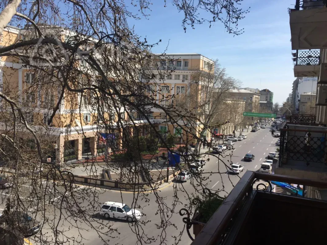 Kirayə verilir 3 otaqlı köhnə tikili 110 m²