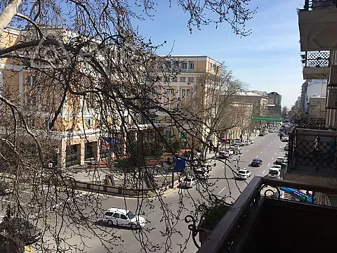 Kirayə verilir 3 otaqlı köhnə tikili 110 m² — Bakı, Nəsimi 3 otaq 110.00 m²