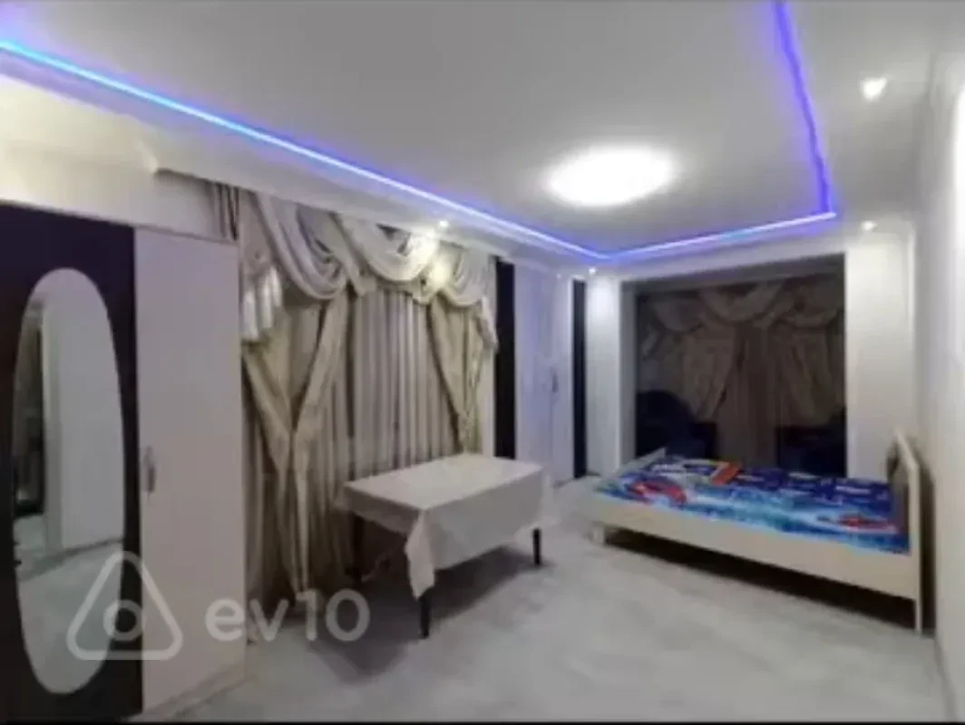 Kirayə verilir 1 otaqlı köhnə tikili 45 m²