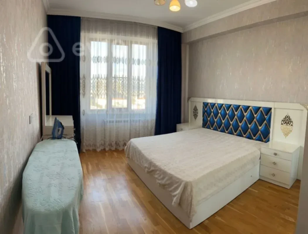 Kirayə verilir 2 otaqlı yeni tikili 77 m²