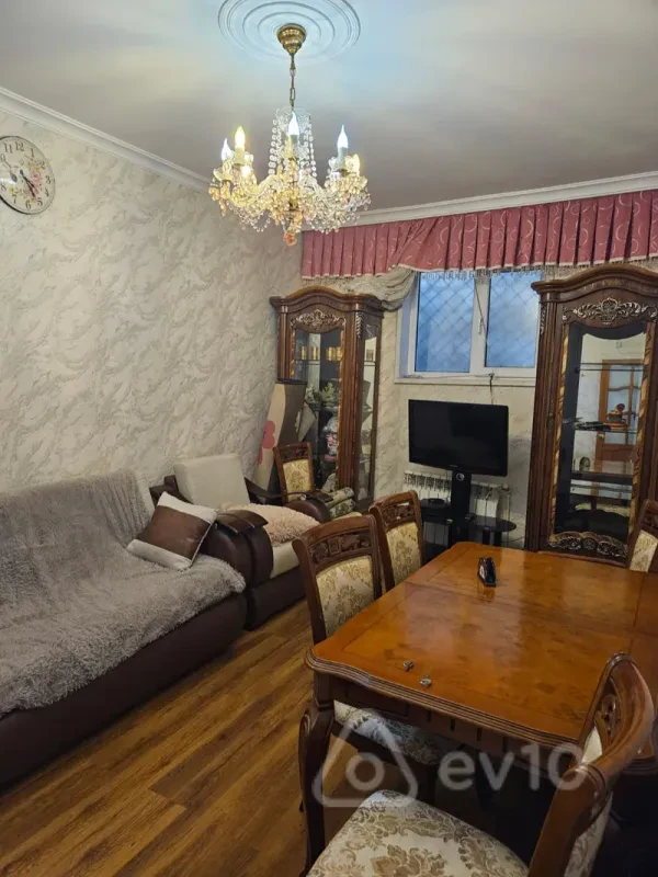 Kirayə verilir 2 otaqlı köhnə tikili 45 m²