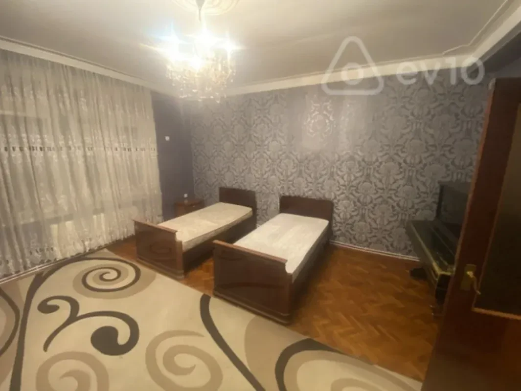 Kirayə verilir 3 otaqlı köhnə tikili 100 m²