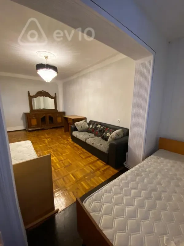 Kirayə verilir 4 otaqlı köhnə tikili 100 m²