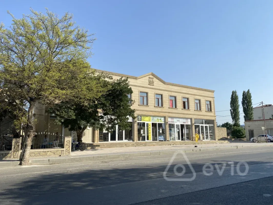 Kirayə verilir mənzil 200 m²
