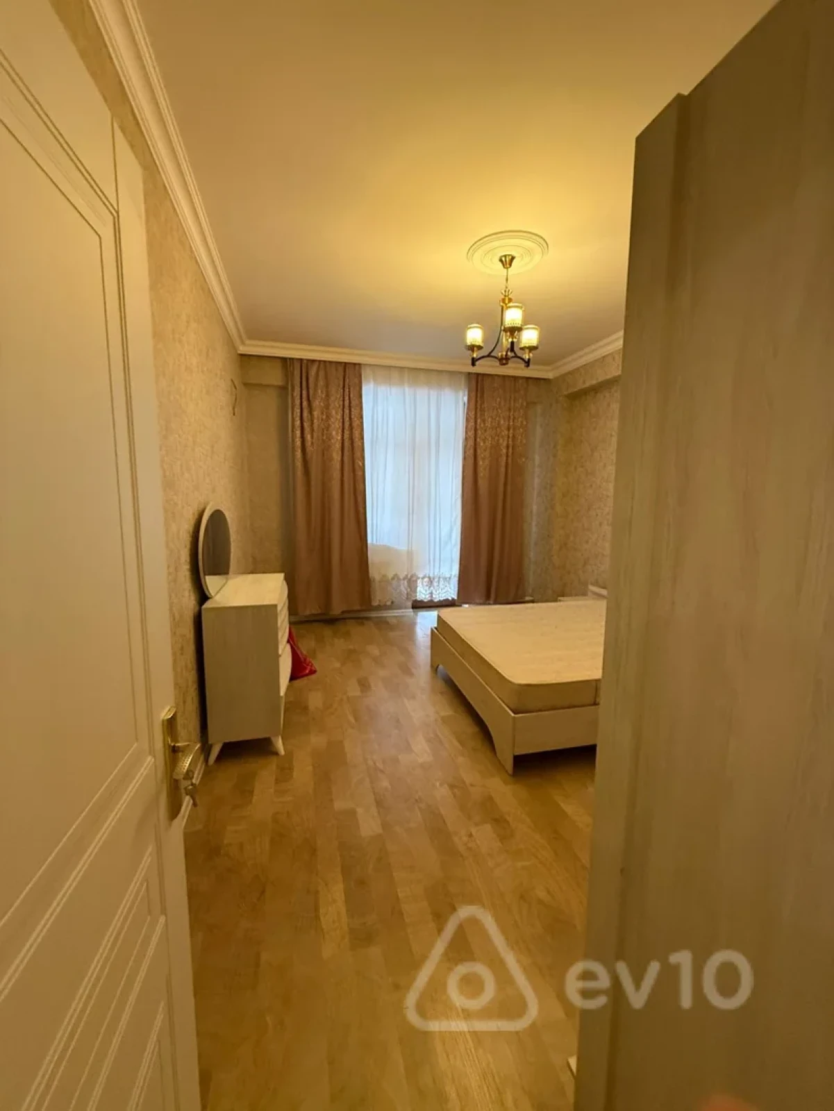 Kirayə verilir 2 otaqlı köhnə tikili 70 m²