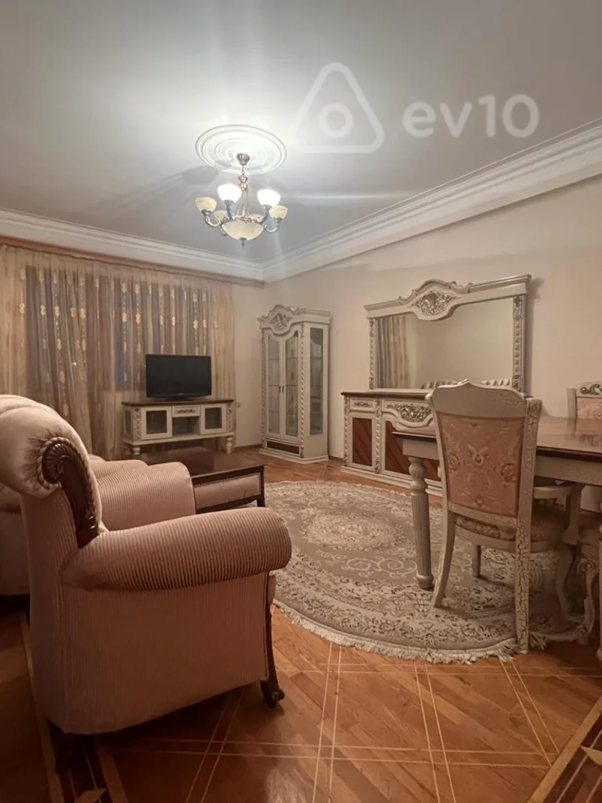 Kirayə verilir 4 otaqlı köhnə tikili 100 m²