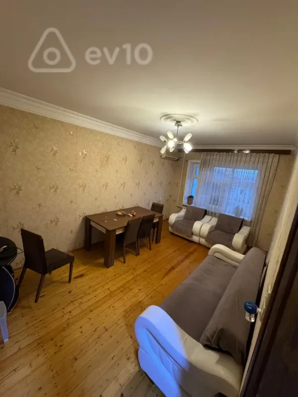 Kirayə verilir 3 otaqlı köhnə tikili 80 m²