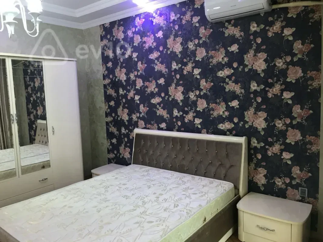Kirayə verilir 2 otaqlı yeni tikili 70 m²