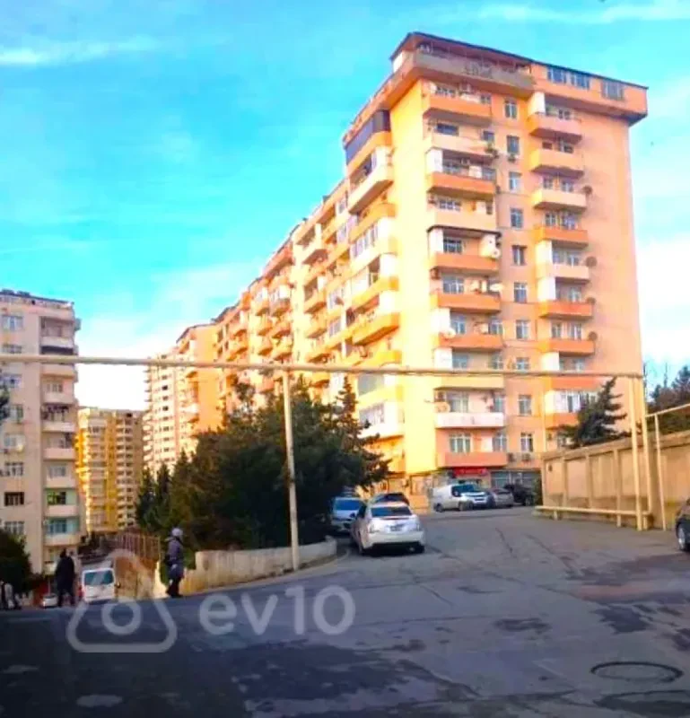 Satılır 3 otaqlı yeni tikili 130 m²