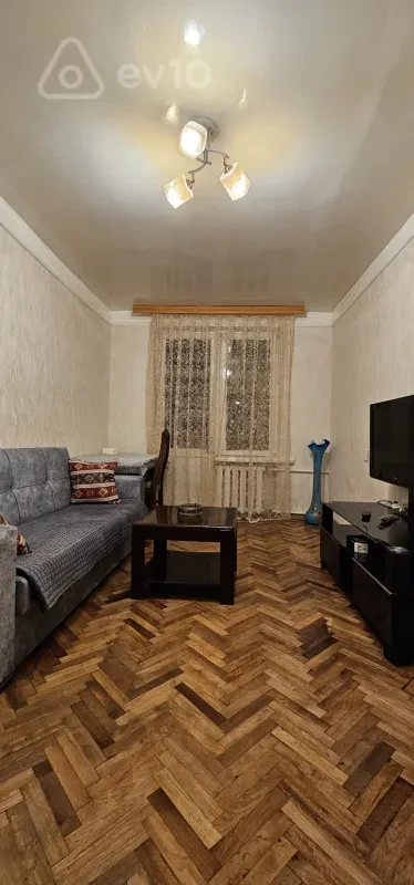 Kirayə verilir 2 otaqlı köhnə tikili 55 m²