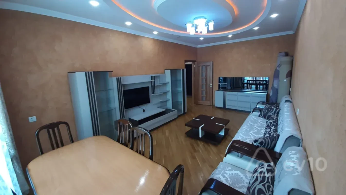 Kirayə verilir 2 otaqlı yeni tikili 75 m²