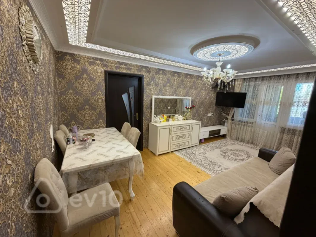 Satılır 2 otaqlı köhnə tikili 50 m²