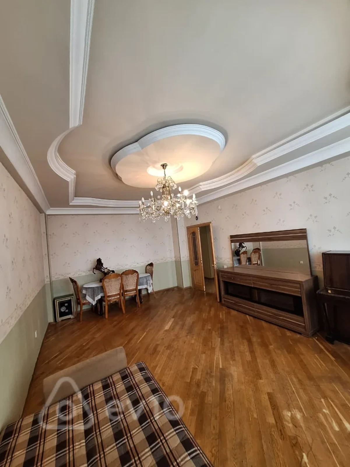 Kirayə verilir 3 otaqlı yeni tikili 130 m²