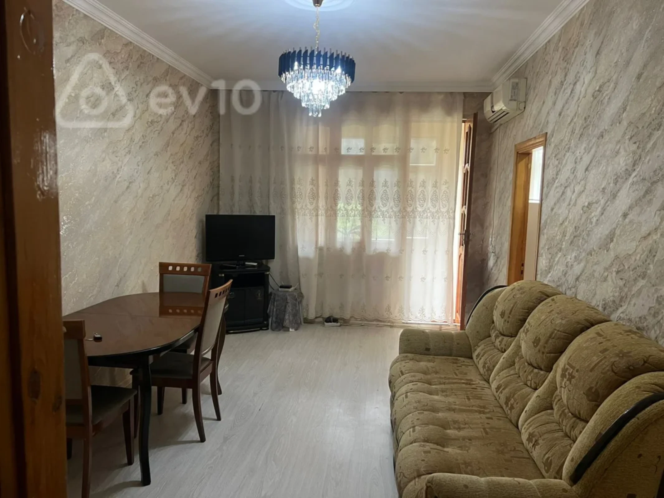 Kirayə verilir 2 otaqlı köhnə tikili 42 m²