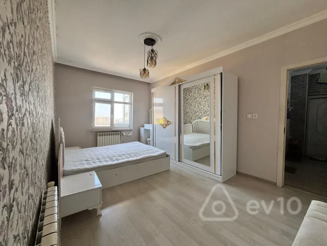 Kirayə verilir 2 otaqlı köhnə tikili 50 m²