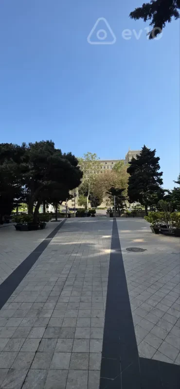 Satılır mənzil 200 m²