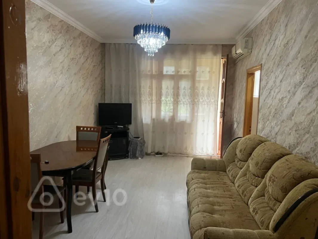 Kirayə verilir 2 otaqlı köhnə tikili 50 m²