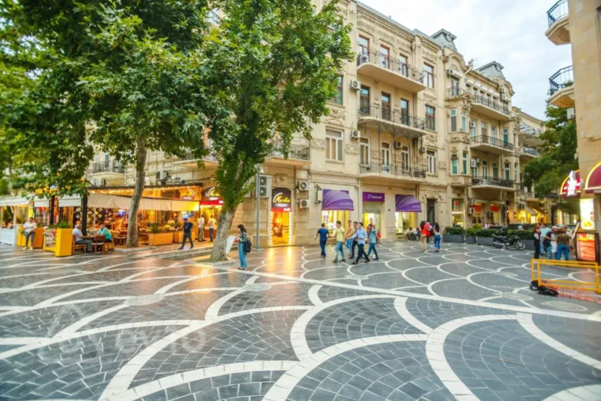 Kirayə verilir mənzil 240 m²