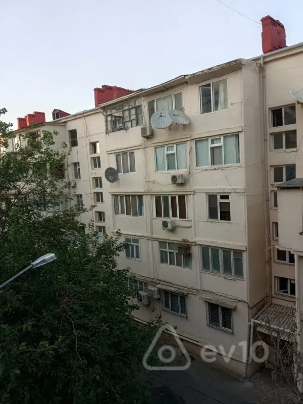Kirayə verilir 2 otaqlı köhnə tikili 68 m²
