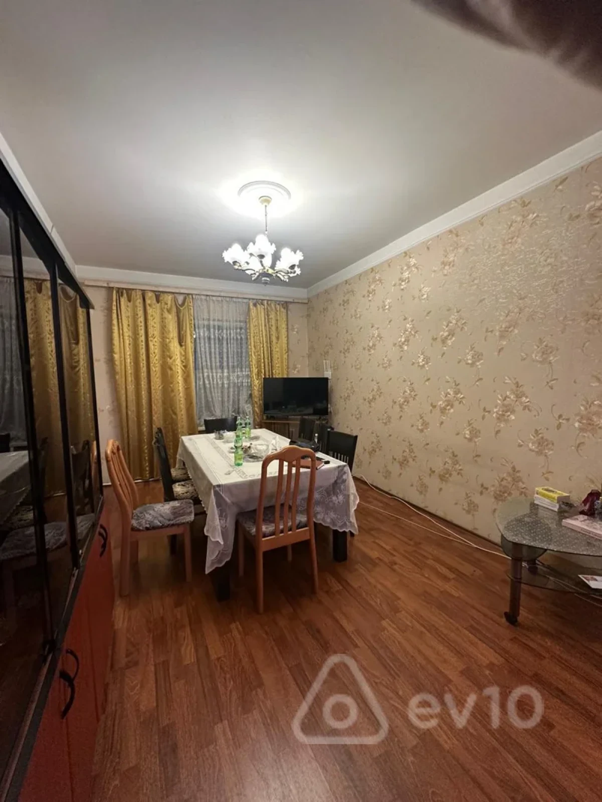 Satılır 5 otaqlı köhnə tikili 135 m²