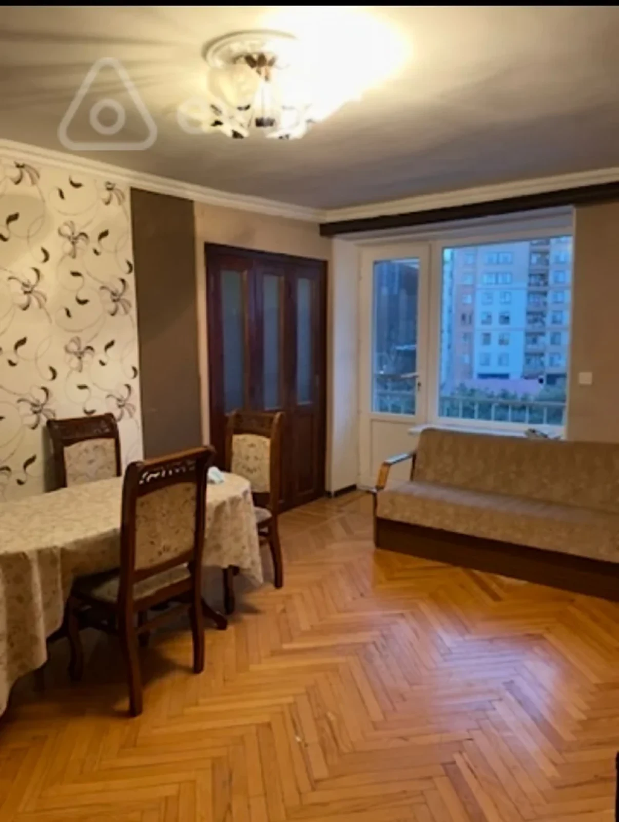 Kirayə verilir 2 otaqlı köhnə tikili 50 m²