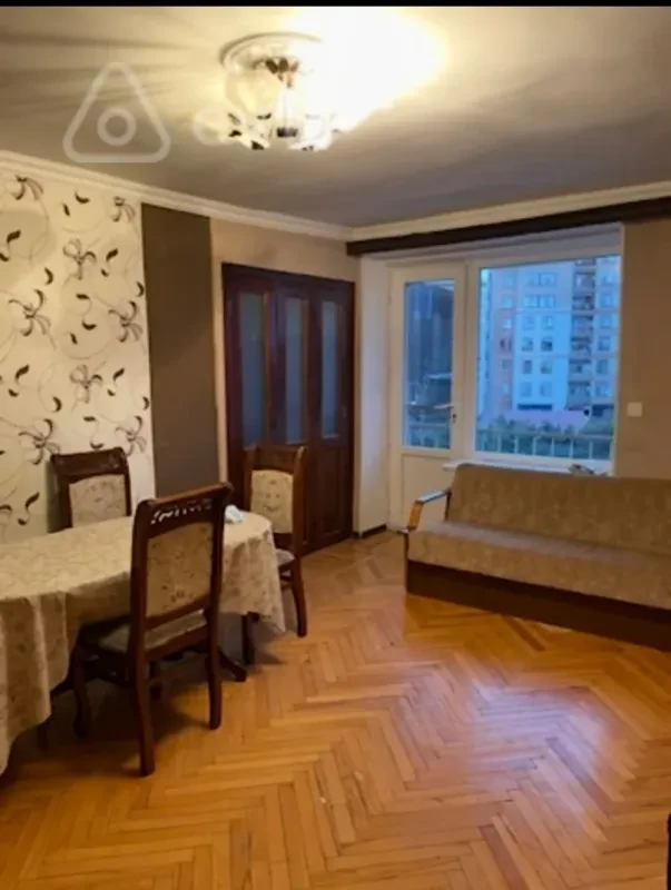 Kirayə verilir 2 otaqlı köhnə tikili 50 m²