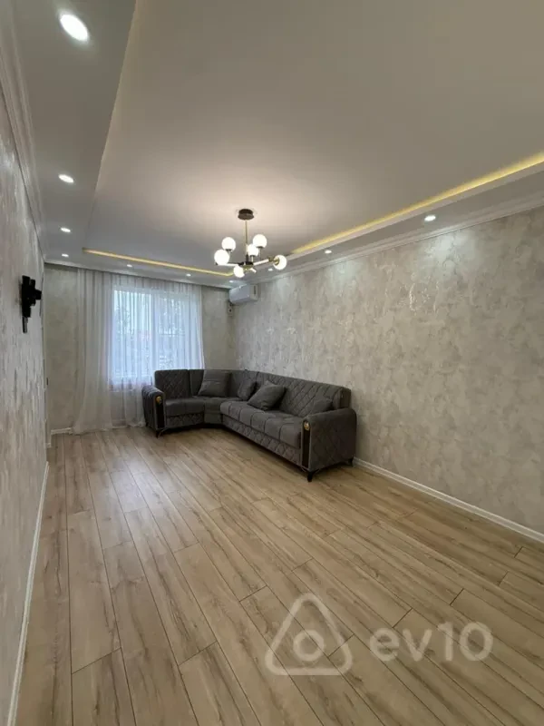 Kirayə verilir 2 otaqlı köhnə tikili 60 m²