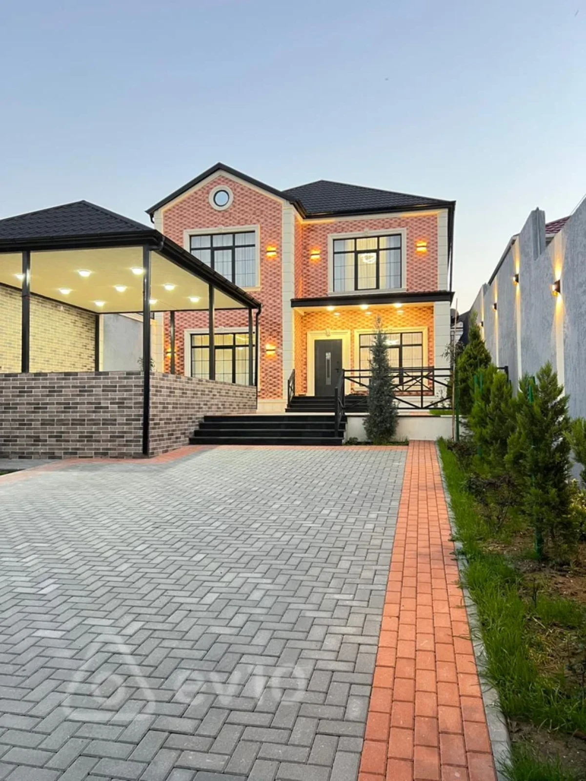 Satılır 6 otaqlı həyət evi 280 m²