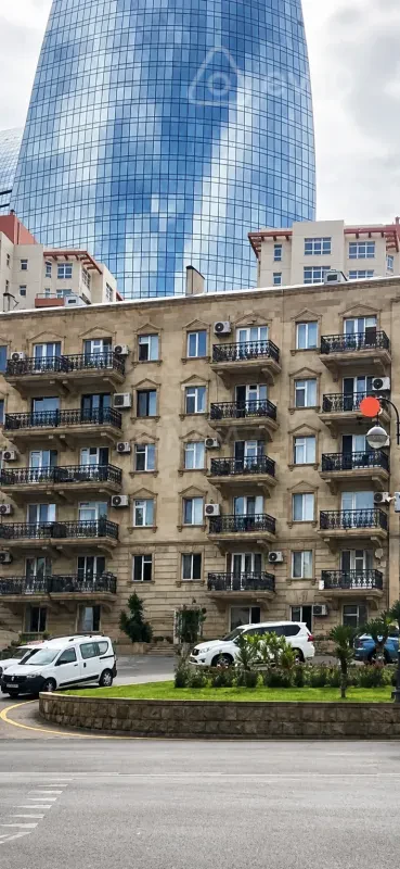 Kirayə verilir 2 otaqlı köhnə tikili 65 m²