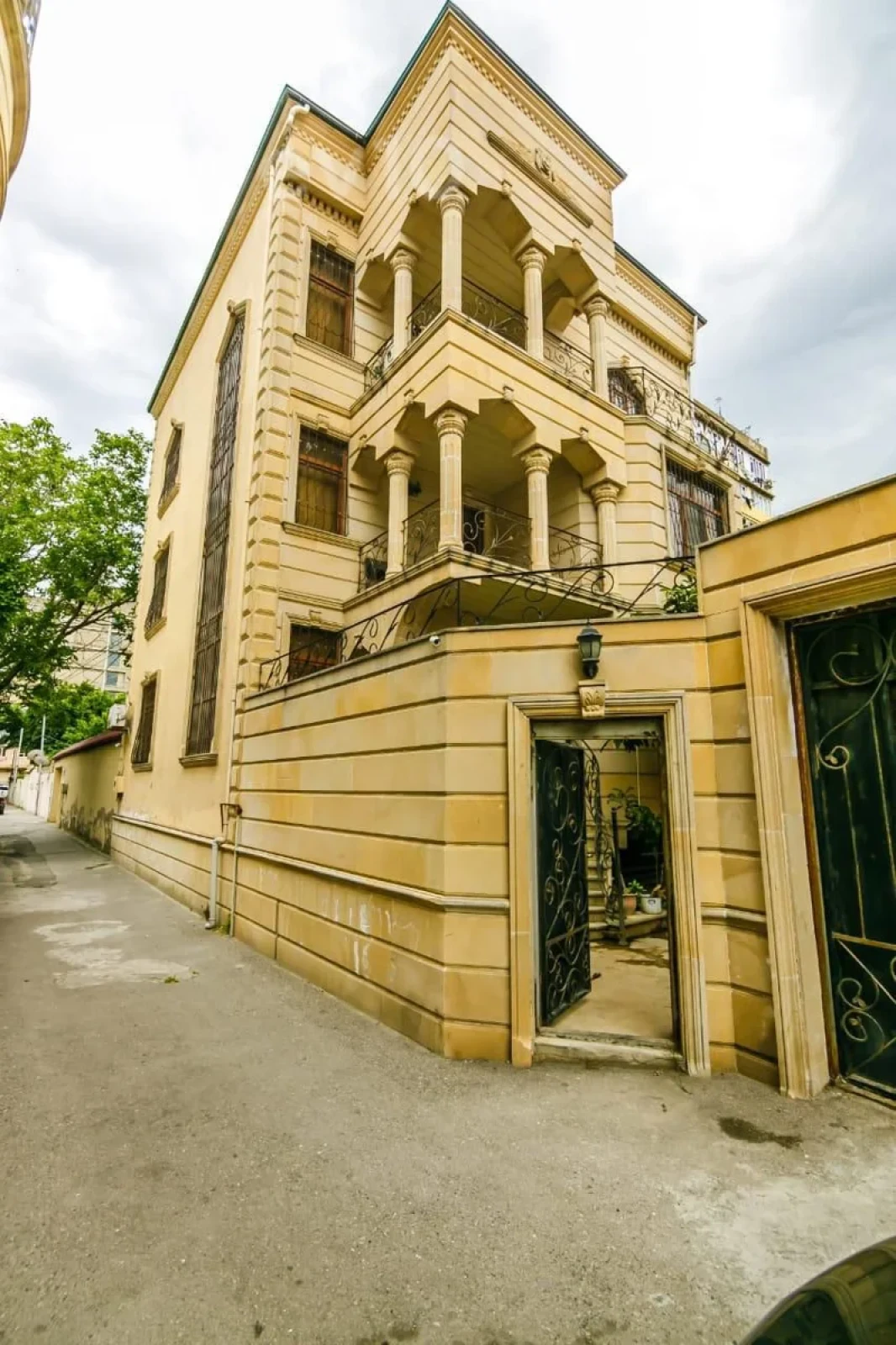 Kirayə verilir 10 otaqlı həyət evi 1000 m²
