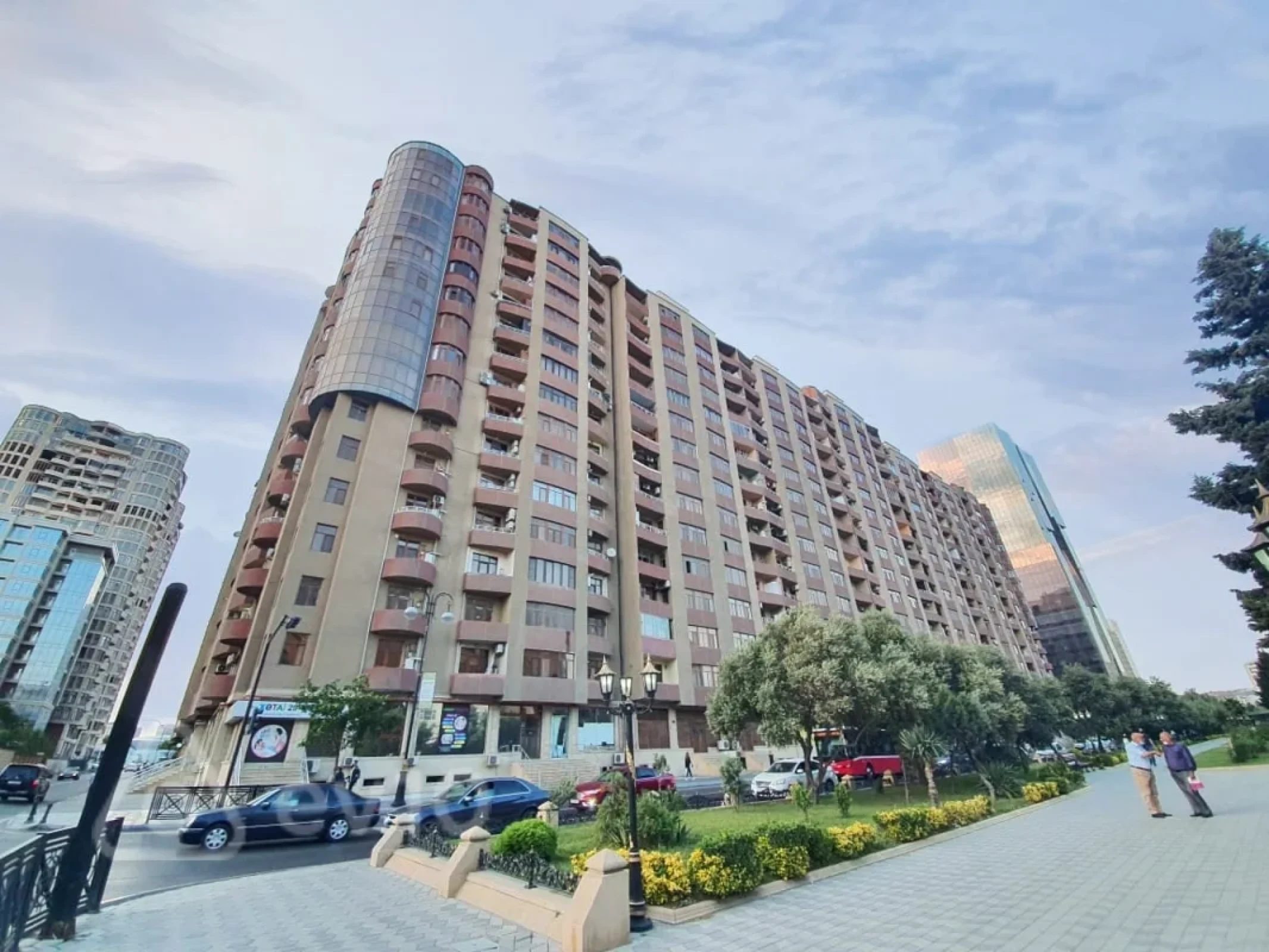 Kirayə verilir 3 otaqlı yeni tikili 145 m²