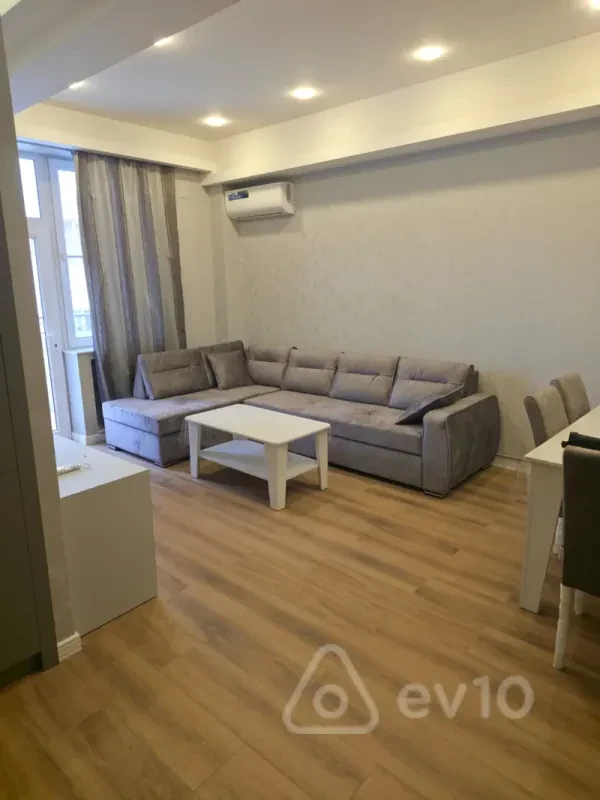 Kirayə verilir 3 otaqlı yeni tikili 100 m²