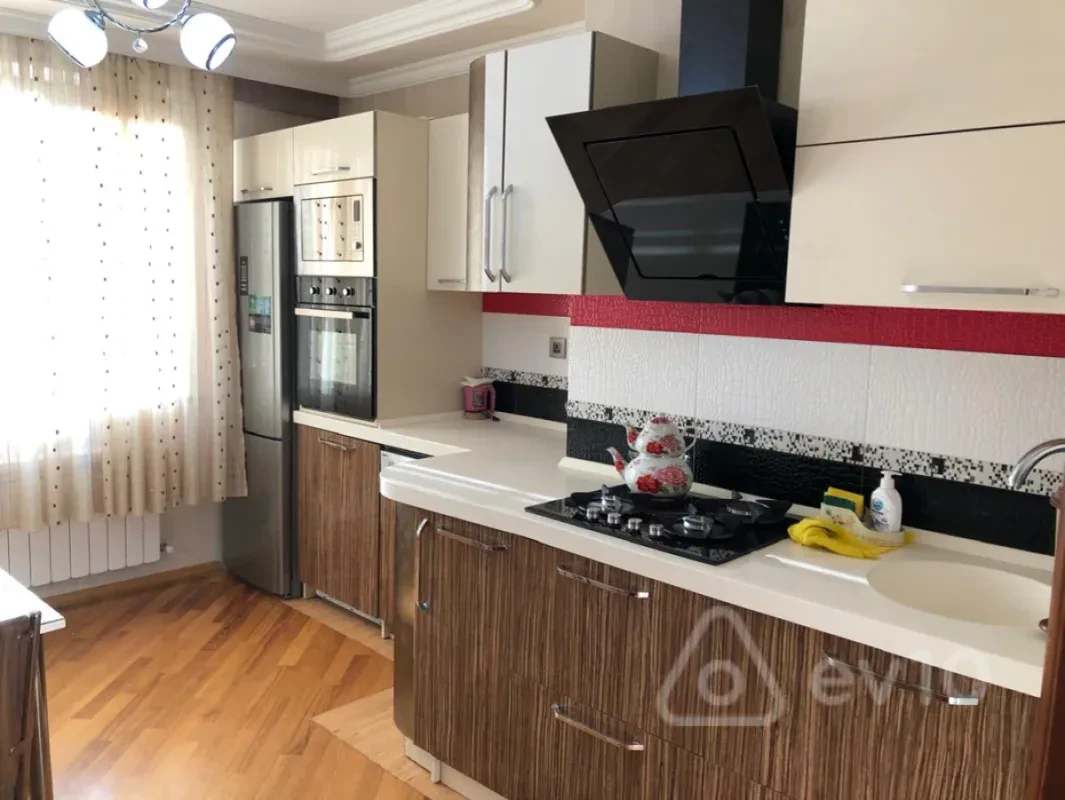 Kirayə verilir 2 otaqlı yeni tikili 80 m²